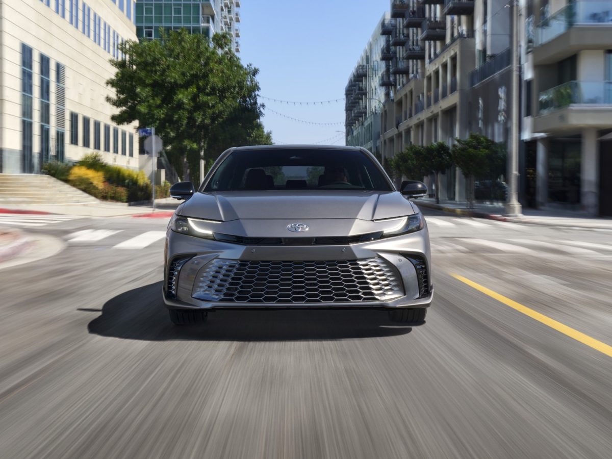 2025 Toyota Camry Revealed As Chevy Malibu Rival