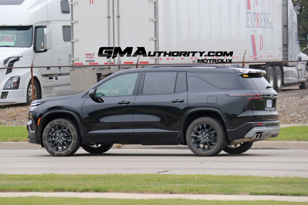 2024 Chevrolet Traverse LT Midnight Edition Photo Gallery