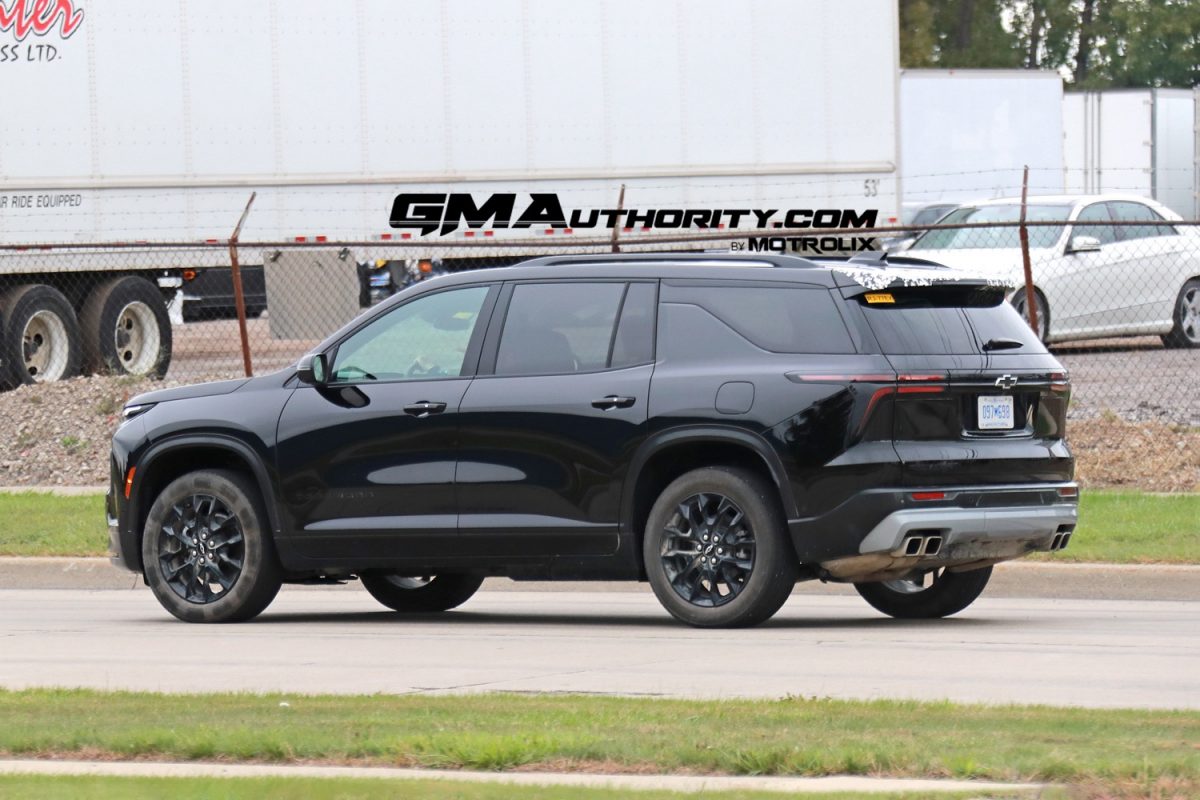 2024 Chevrolet Traverse LT Midnight Edition Photo Gallery