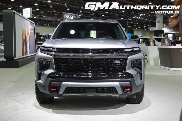 The front end of the 2024 Chevy Traverse crossover.