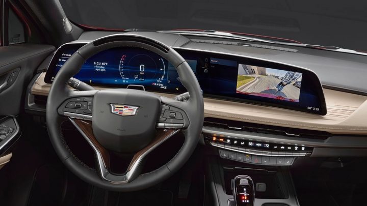 Cockpit view of the 2024 Cadillac XT4 with Super Cruise.