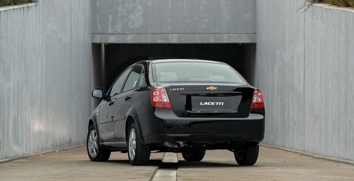 Rear three quarters view of the Chevy Lacetti.