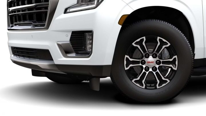 Wheel detail of the 2024 GMC Yukon.