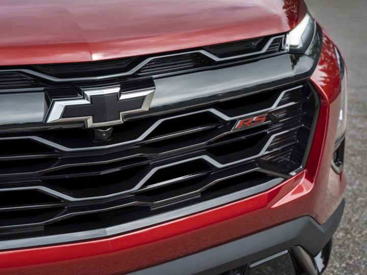The 2025 Chevy Equinox front grille. The new Chevy Equinox specifications include new transmission options.