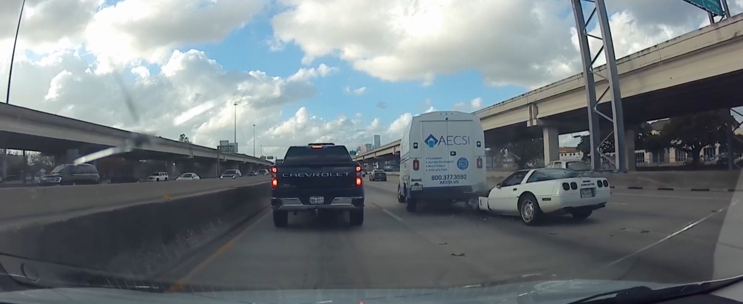 C4 Corvette Driver Crashes Into Van, Flees On Foot: Video