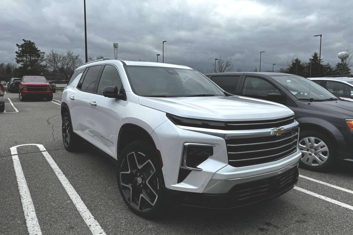 2025 Chevrolet Traverse Info Specs Availability Wiki 2024 Chevrolet Traverse Premier Spotted In Michigan Social Media March 2024 001 1200x800