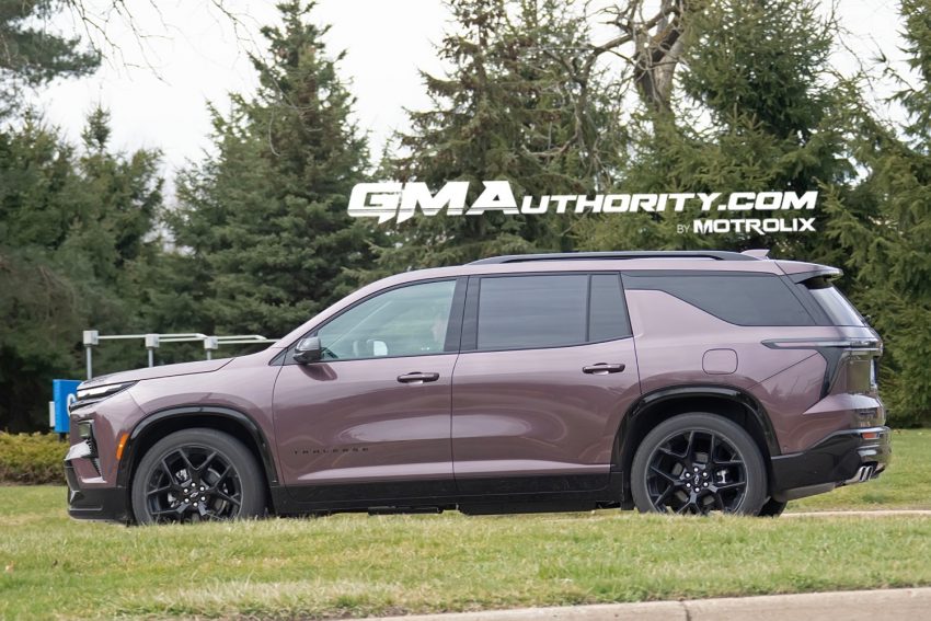 2024 Chevy Traverse RS In Stardust Paint Live Photo Gallery