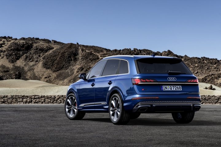 The rear end of the 2025 Audi Q7.