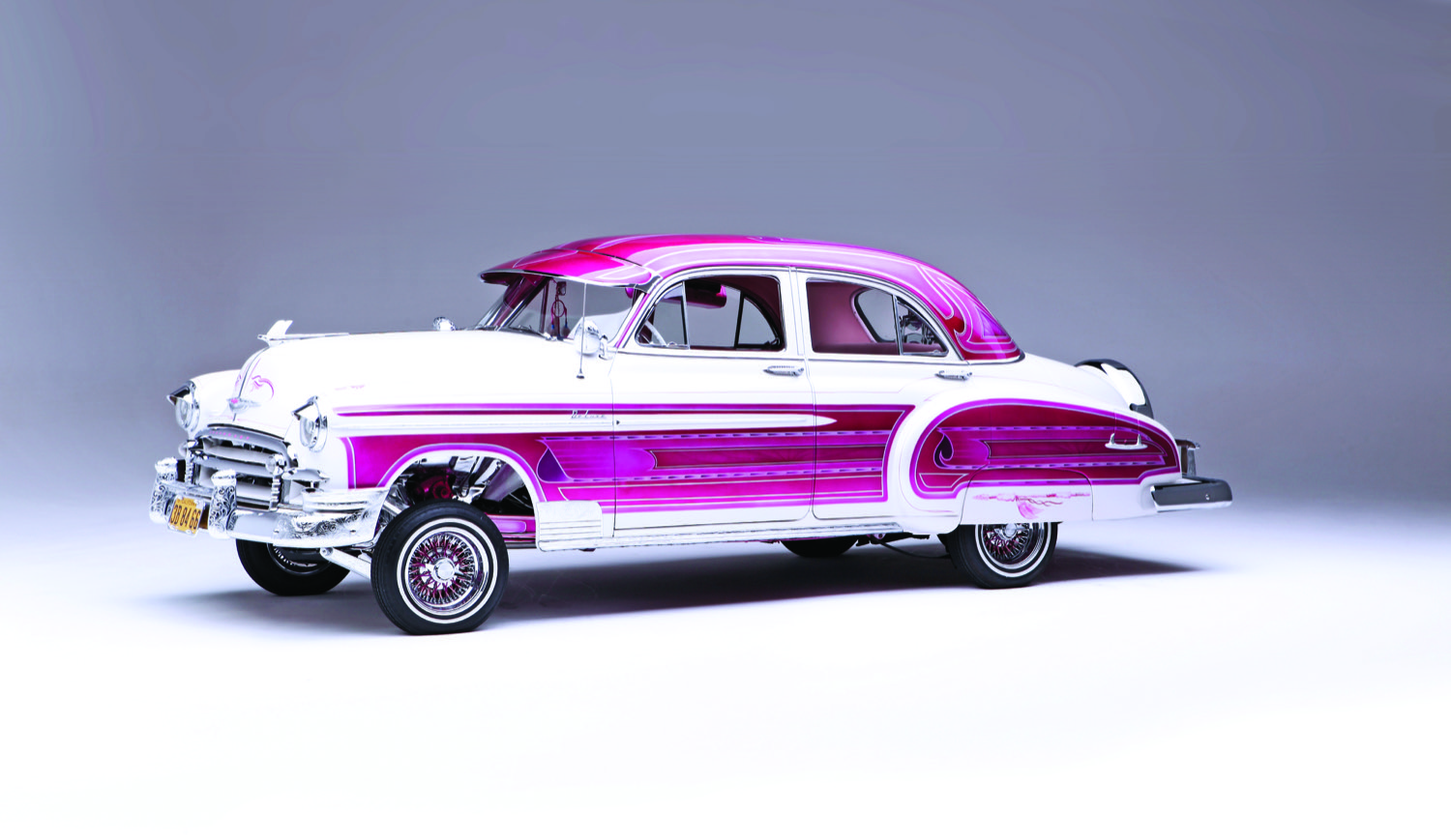 【全品送料無料】 Chevy Deluxe Petersen At Display On Lowrider Pink In Pretty 自動車