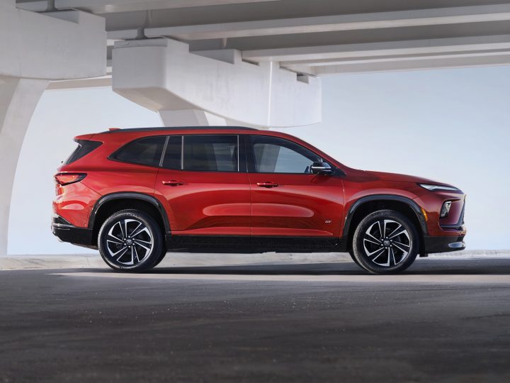 The side profile of the 2025 Buick Enclave.