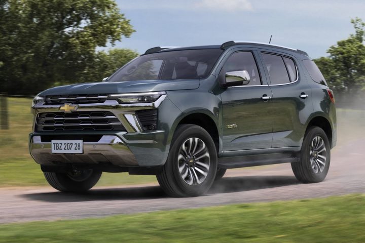 A front three quarters angle of the refreshed 2025 Chevrolet Trailblazer SUV for the Brazilian market.