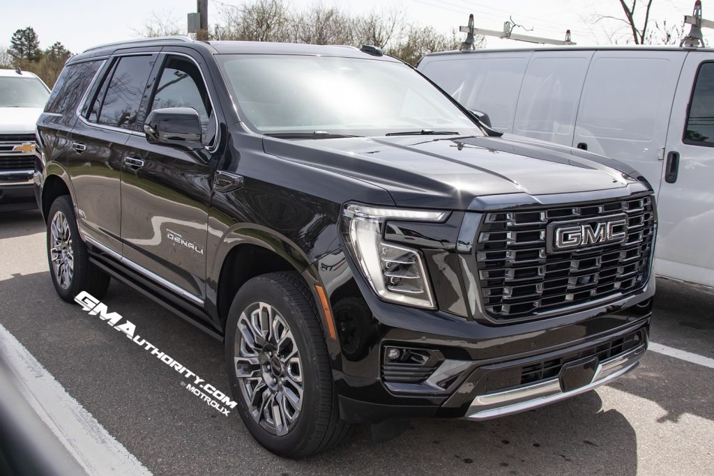 Refreshed 2025 GMC Yukon Denali Ultimate In Onyx Black Photos