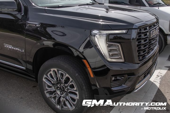 A front end photo of the 2025 GMC Yukon Denali Ultimate in Onyx Black.