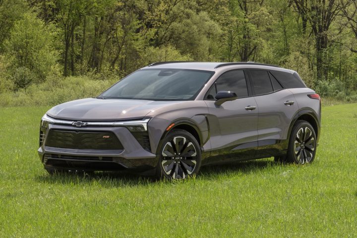 Front-three-quarter view of Chevy Blazer EV.