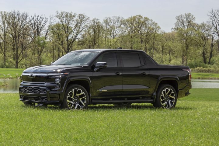 Side view of the 2024 Chevy Silverado EV RST First Edition.