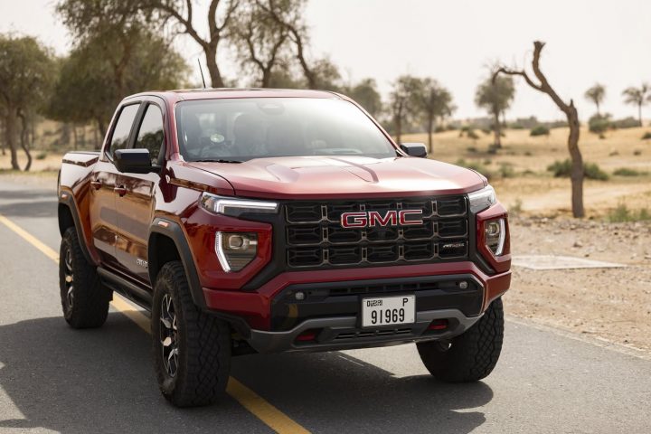 Front-three-quarter view of GMC Canyon.