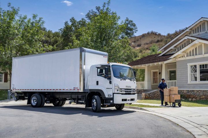 Side view of the Isuzu F-Series truck. 