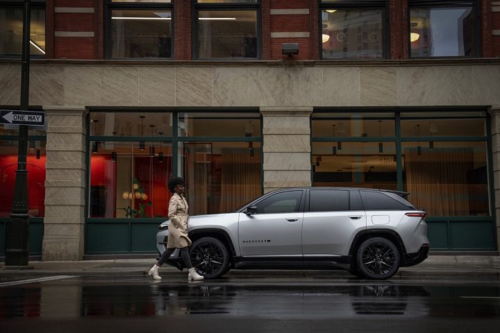 Side view of the 2024 Jeep Wagoneer S Launch Edition.