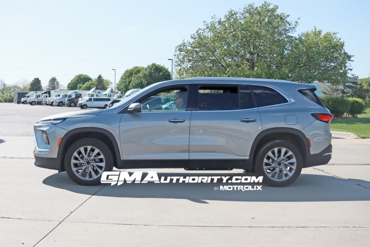2025 Buick Enclave Preferred Moonstone Gray Metallic Photos
