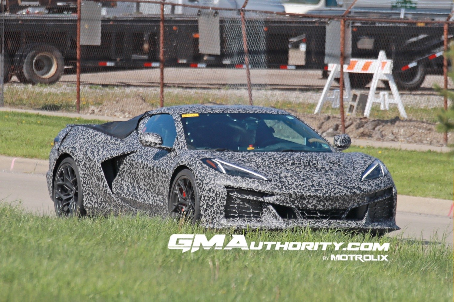 25 Corvette ZR1 Convertible Prototype Spied For First Time