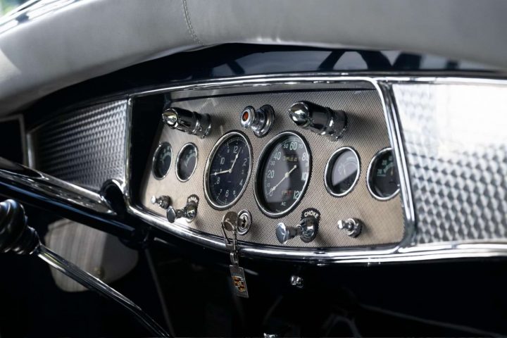 Dashboard of the 1931 Cadillac 452A. 