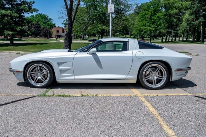 Side view of the 2007 Rossi SixtySix Corvette.