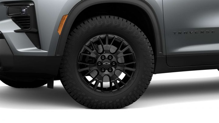 The 2025 Chevy Traverse will offer a new package that includes this 18-Inch Black aluminum wheel.