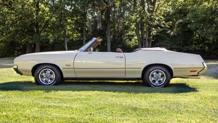 Side view of the 1972 Oldsmobile Cutlass Supreme up for auction.