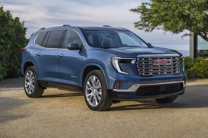 Front three quarters view of the GMC Acadia in Mexico.