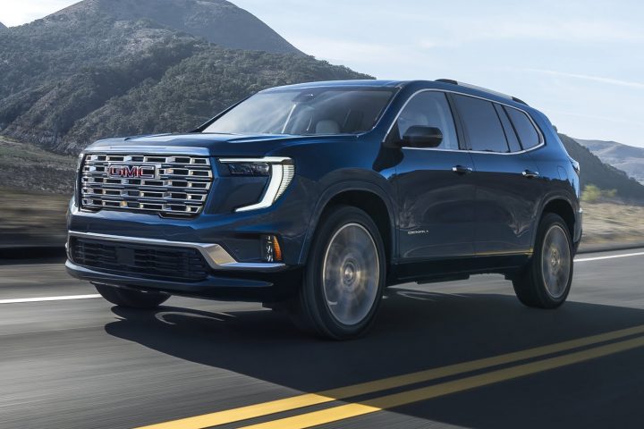 Front three quarters view of the 2024 GMC Acadia.