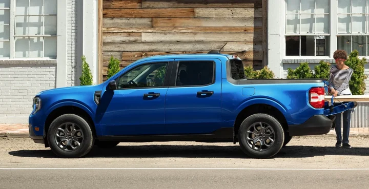 Side view of the refreshed 2025 Ford Maverick XLT.