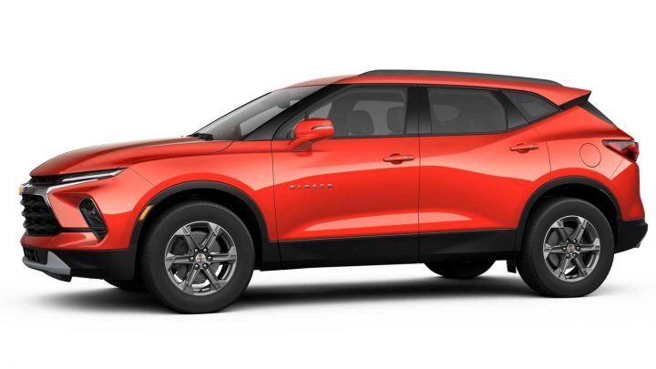 Side view of the 2025 Chevy Blazer. 