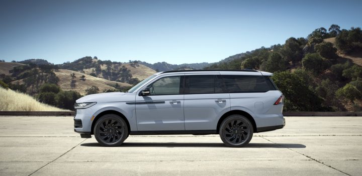 A side view of the Lincoln Navigator, a nameplate that Ford was originally expected to offer as a fully electric crossover.