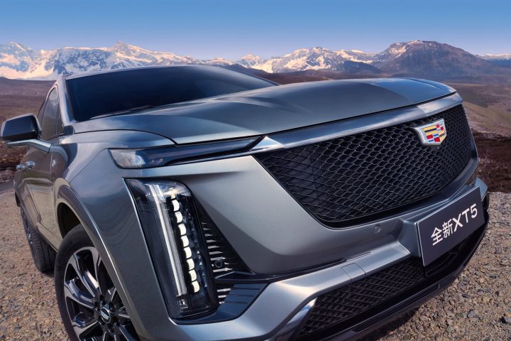 The front end of the second-generation Cadillac XT5.