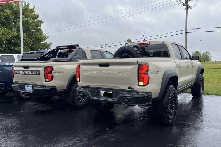 The Chevy Colorado ZR2 Bison and Colorado ZR2 Desert Boss side by side.