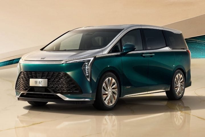 Front three-quarters view of the 2025 Buick GL8 Century MPV for the Chinese market.
