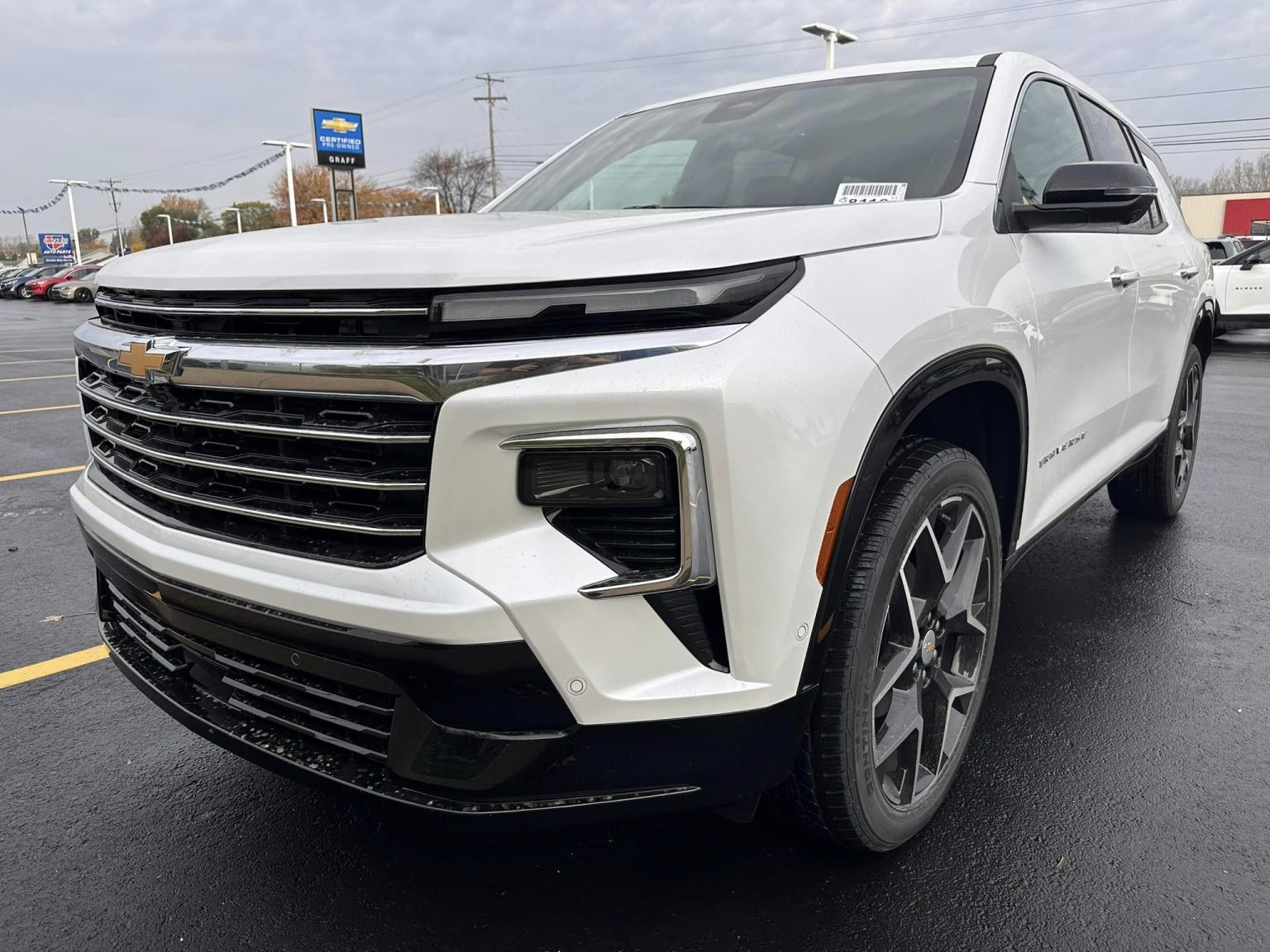 2025 Chevy Traverse High Country Black, Bronze Cabin: Photos