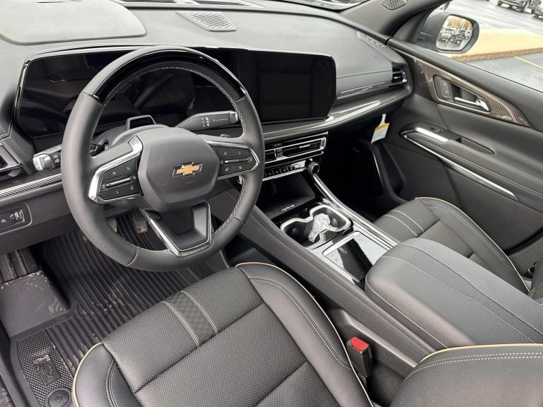 2025 Chevy Traverse High Country Black, Bronze Cabin Photos