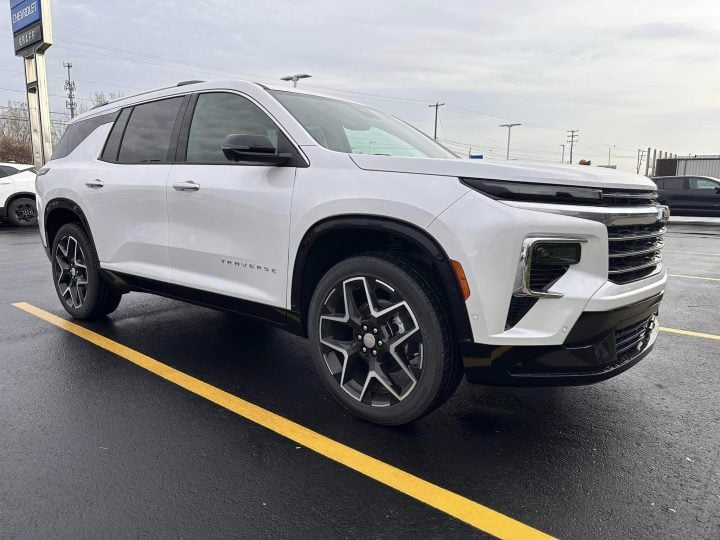 2025 Chevy Traverse High Country front three quarter angle.