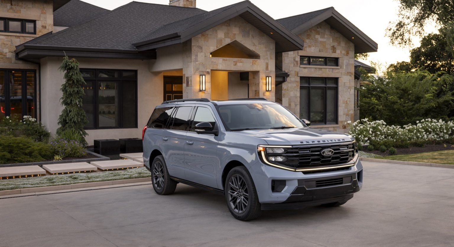 2025 Ford Expedition Platinum Stealth Performance Press Photos