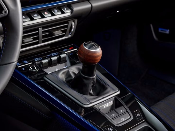 2025 Porsche 911 Carrera T shifter.
