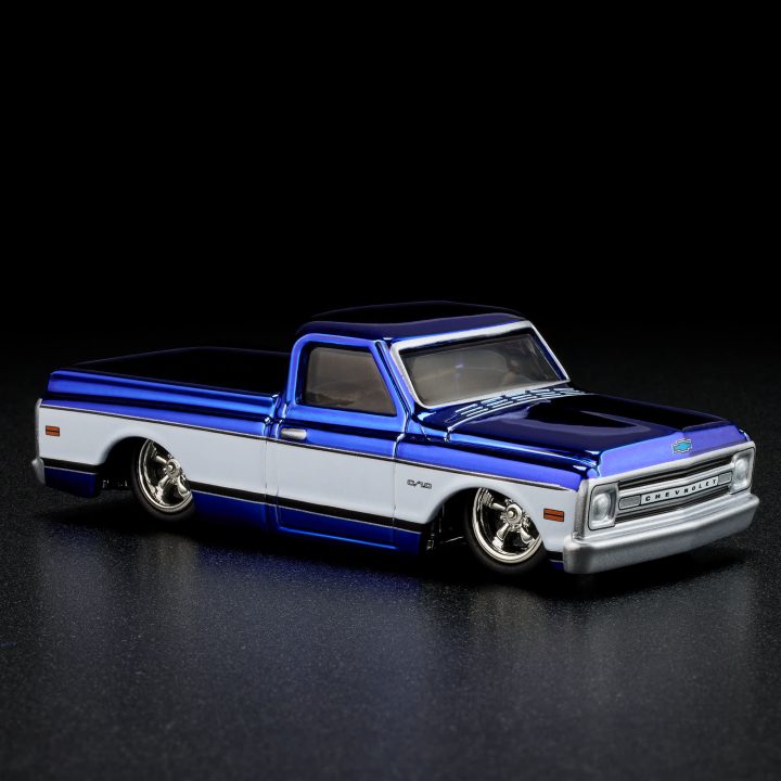 1969-Chevy-C10-blue-Hot-Wheels