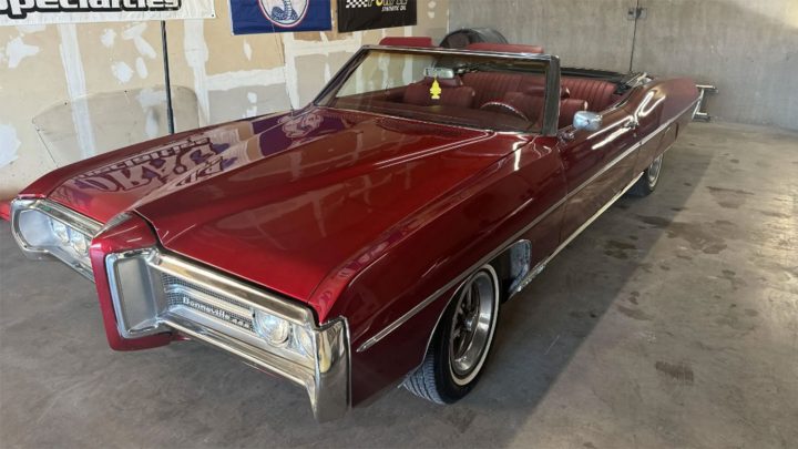 Front three-quarters view of the 1969 Pontiac Bonneville convertible available at auction.