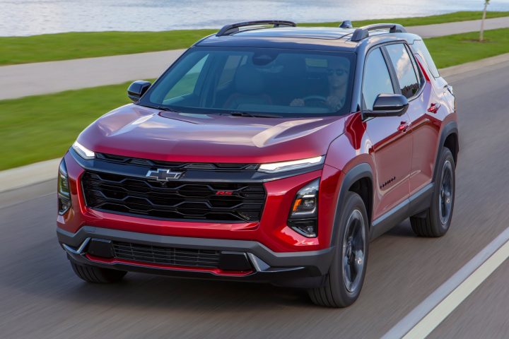 Front three-quarter view of the 2025 Chevy Equinox RS.