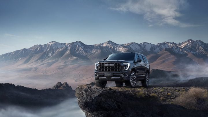 Front three-quarters view of the 2025 GMC Yukon Denali Ultimate for China market.