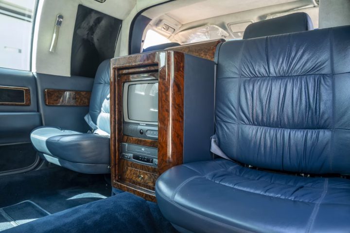 1996 Cadillac Fleetwood Brougham Presidential Limo TV.