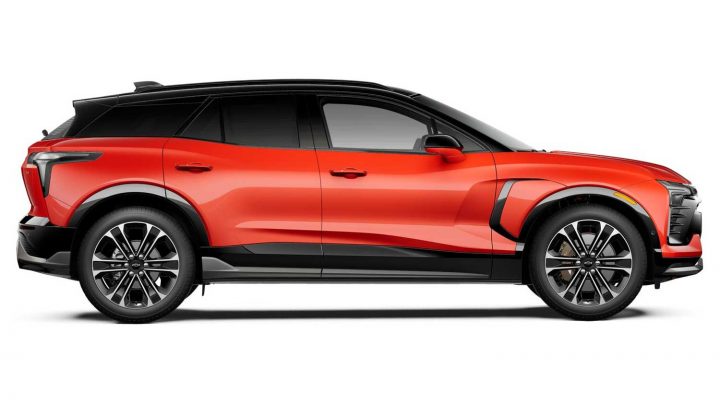Side view of the 2025 Chevy Blazer EV. 