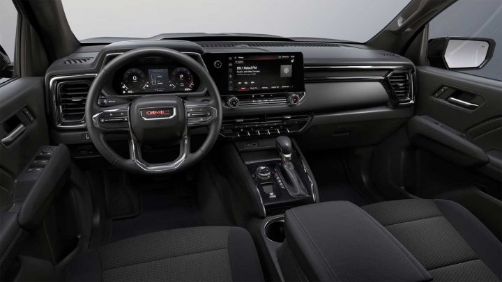 Cockpit view of the 2025 GMC Canyon interior colorways. 