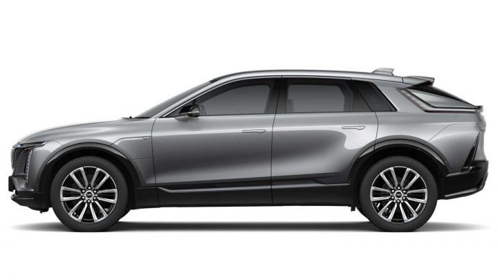 Side view of the Cadillac Lyriq Sport. 