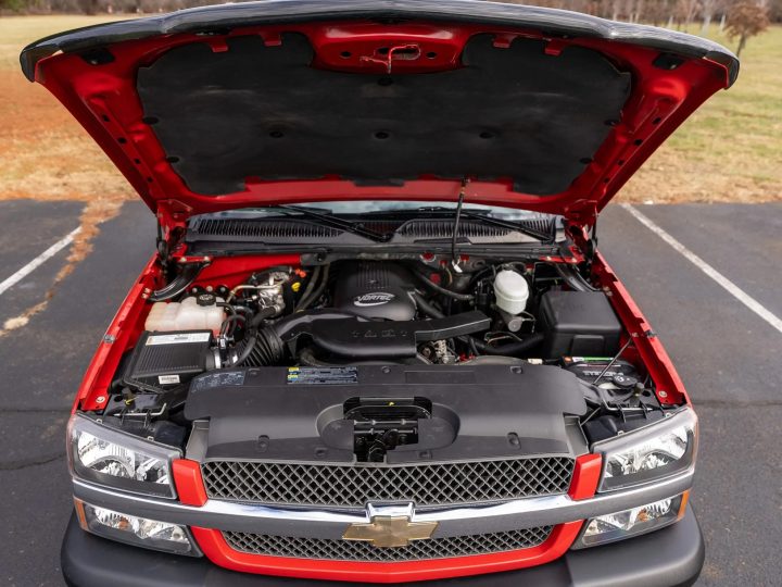 2003 Chevy Avalanche engine bay.